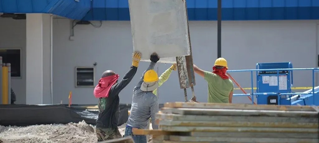 5 Safety Measures to Consider When Engaging With Material Handling Equipment